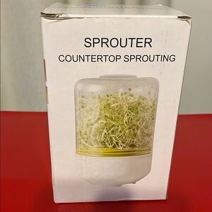 Countertop Sprouter with Clear Lid